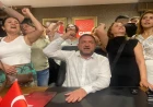 CHP İzmir’de kapı krizi büyüdü: Siyaset mi, koltuk savaşı mı?