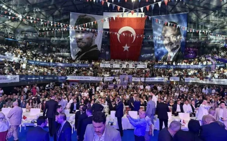 Yavuz Ağıralioğlu’na İzmir’de yoğun ilgi siyasetin gündemine oturdu