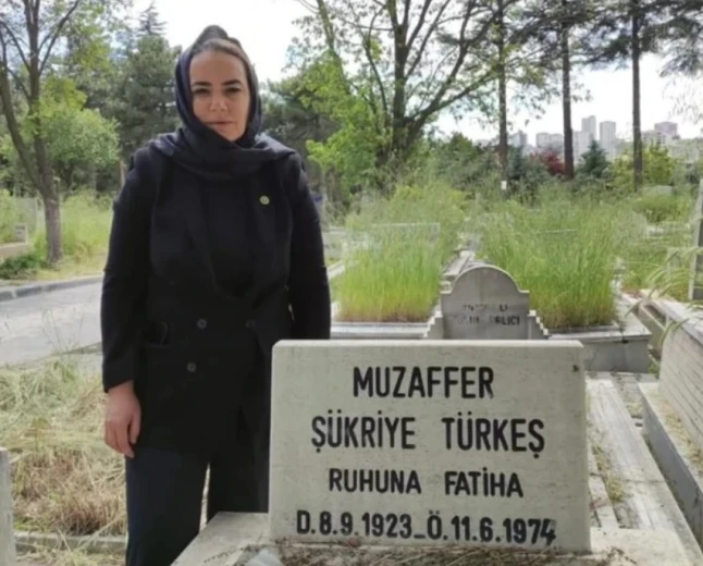 Ayyüce Türkeş’ten Muzaffer Şükriye Türkeş’in mezarına ziyaret