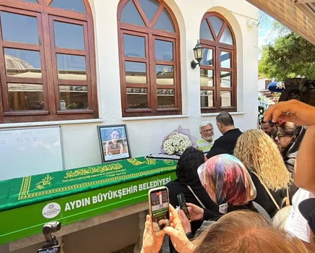 Ece İrtem Kuşadası’nda toprağa verildi, ölüm nedeni araştırılıyor