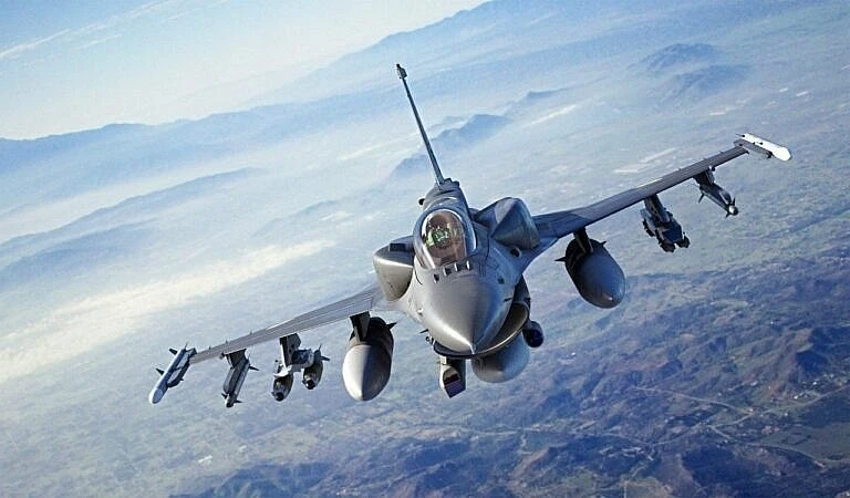 Ukrayna’da F-16 savaş görevi sırasında düştü: Pilot kurtuldu