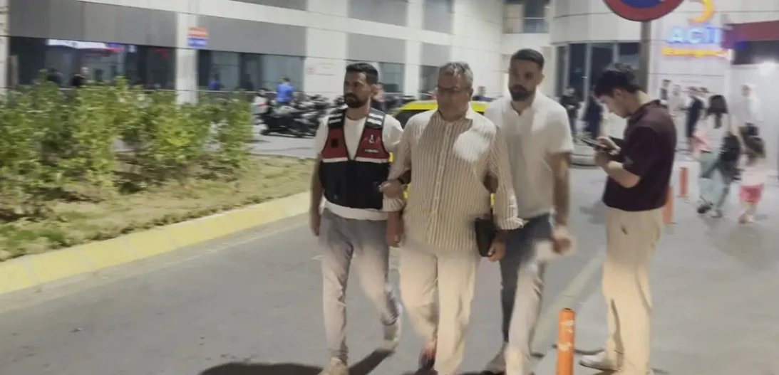 Cem Küçük şantaj ve yanıltıcı bilgi suçlamasıyla gözaltına alındı