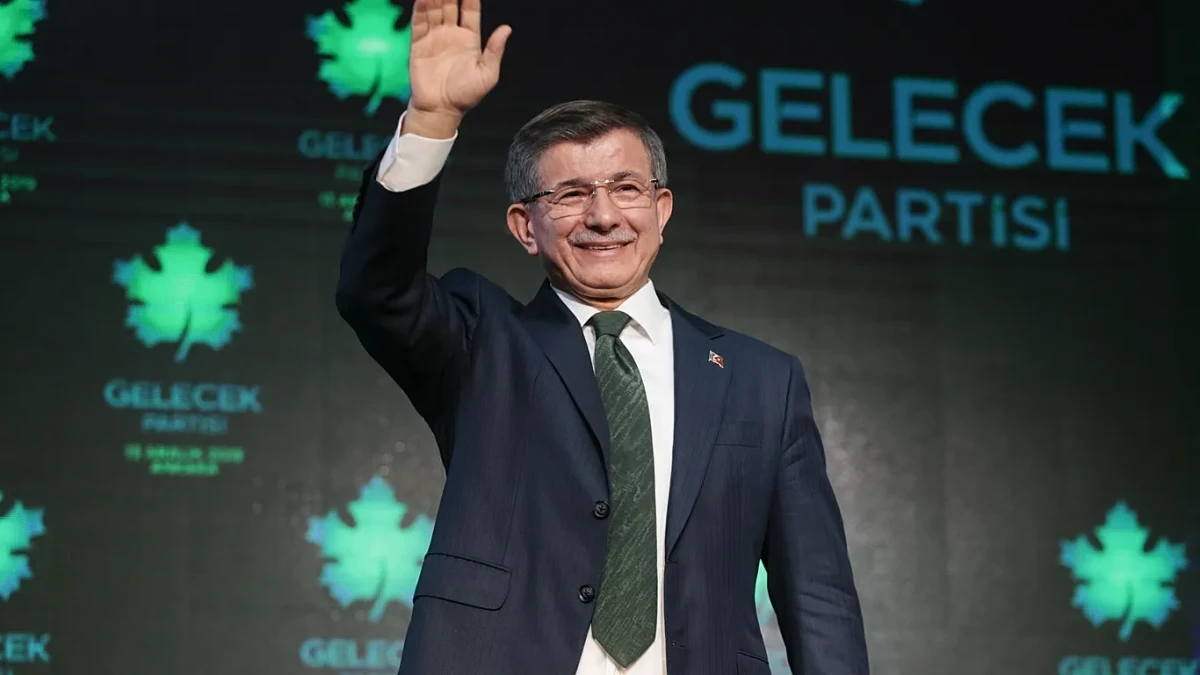 Davutoğlu’nun Gelecek Partisi 22 Ağustos’ta fesih kongresine gidiyor
