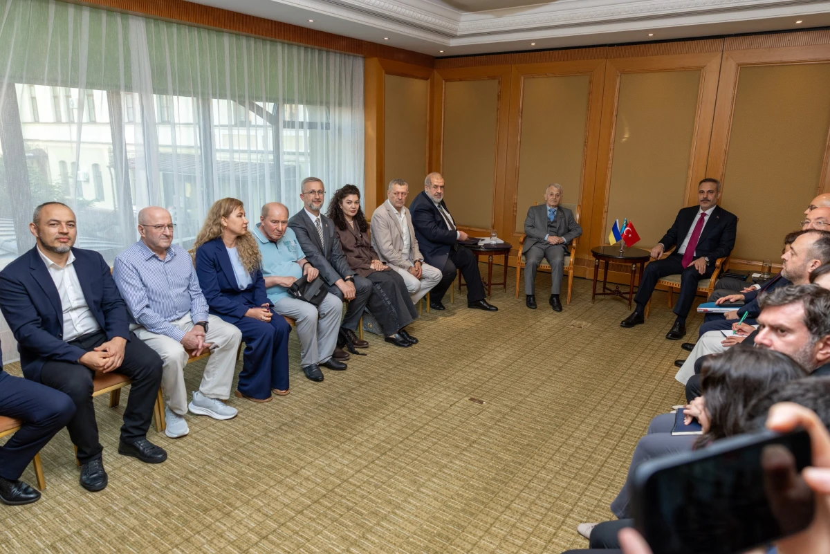 Hakan Fidan, Kiev’de Kırım Tatar liderleriyle haklar ve kimliği görüştü