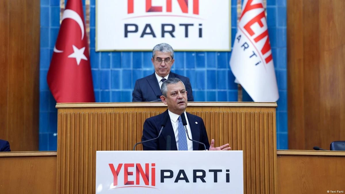 Siyasi partilerde bağış ve şatafat tartışması: Yasal olan etik mi?
