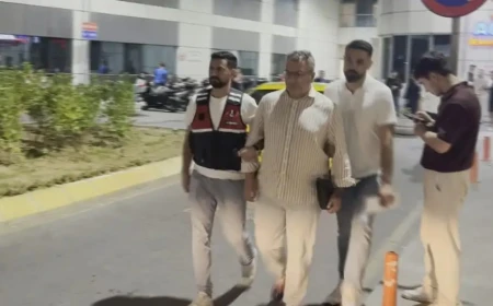 Cem Küçük şantaj ve yanıltıcı bilgi suçlamasıyla gözaltına alındı