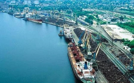 Rusya Mikolayiv Limanını Hedef Aldı: İki Sivil Gemi Hasar Gördü