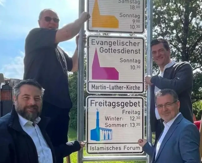 Almanya’da ilk: Penzberg tabelalarında cuma namazı saati yer aldı
