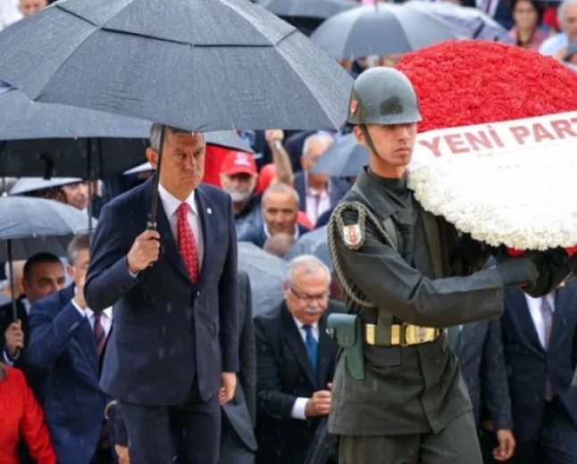 Özgür Özel'in Yeni Parti Hamlesi: İktidar Kendi Rakibini mi Tasarlıyor?