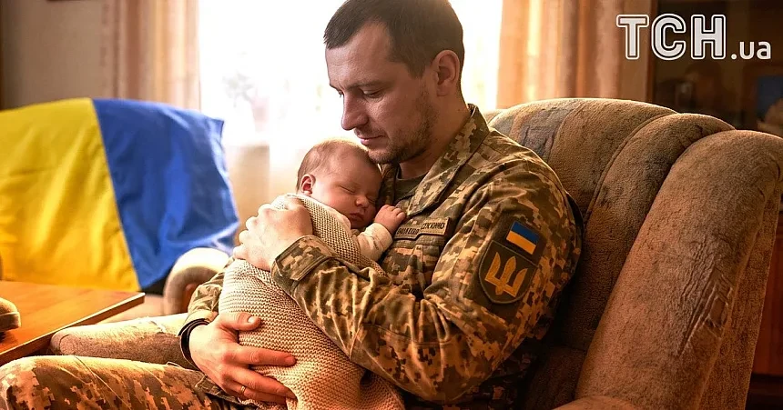 Ukrayna’da bebek sahibi babalara seferberlik ertelemesi tartışma yarattı