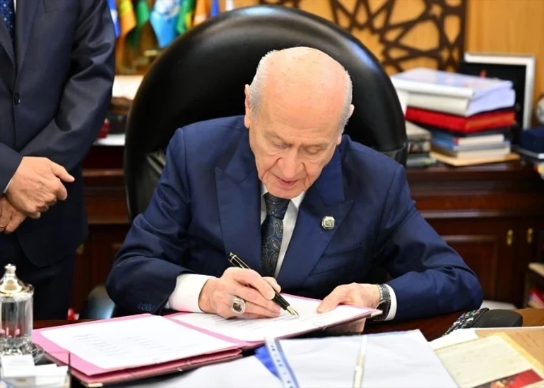 Bahçeli çerçeve yasa teklifini imzaladı: Süreç Meclis’e taşınıyor