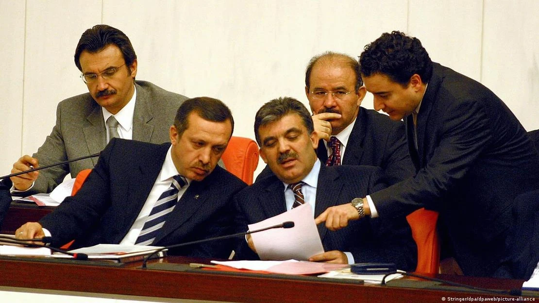 AKP 25 yıl sonra nereye gidiyor? Kuruluş çizgisinden yeni kimliğe