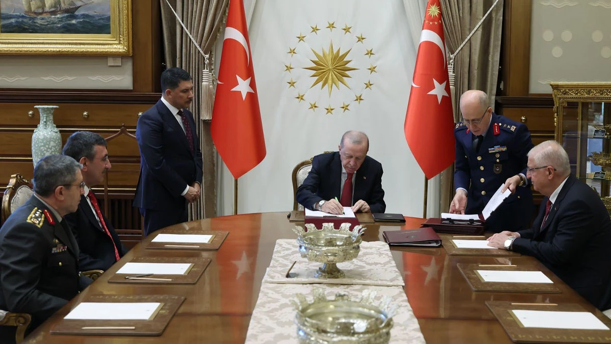 YAŞ kararları açıklandı: 63 general ve amiral emekli, 94 subay terfi etti