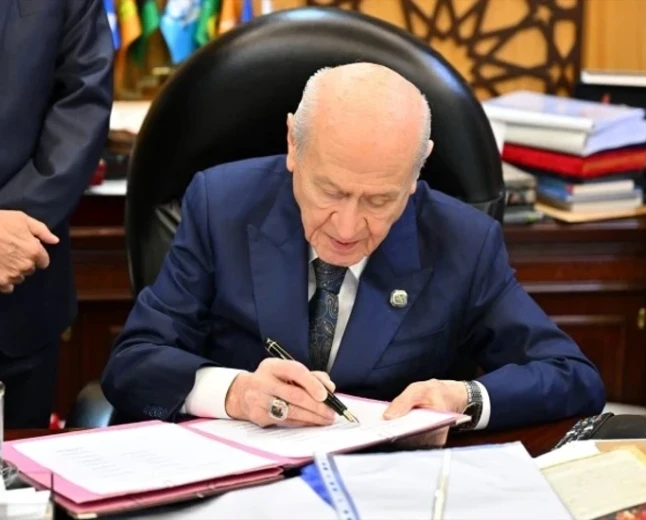 Bahçeli çerçeve yasa teklifini imzaladı: Süreç Meclis’e taşınıyor