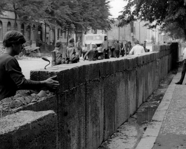 Berlin Duvarı’nın 65’inci yılında özgürlük ve demokrasi mesajı