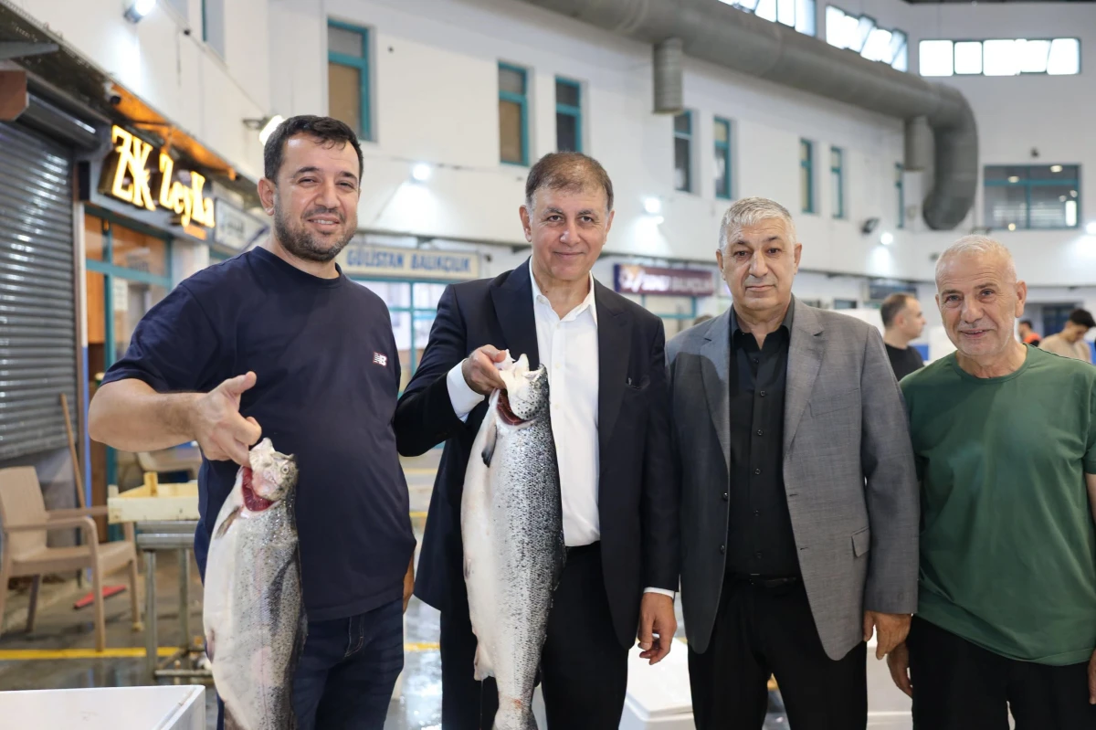 İzmir’de balıkçılık sezonu açıldı: İlk ürünler tezgâhlarda