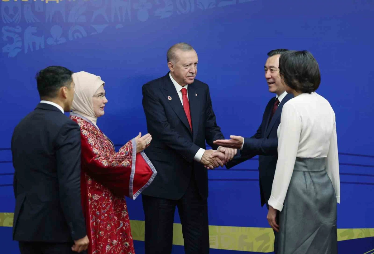 Erdoğan Bişkek Arena’da Caparov tarafından karşılandı, oyunlar başladı