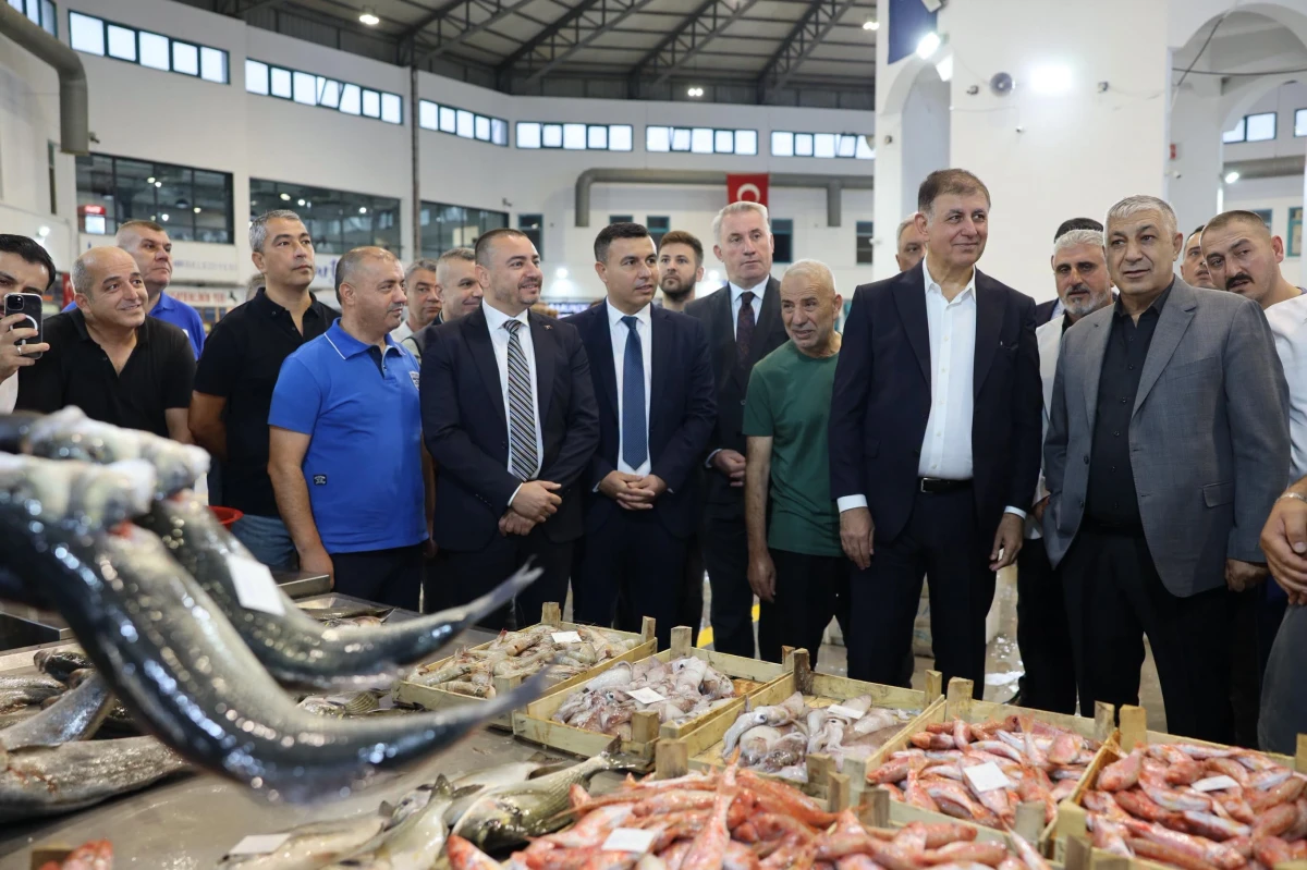 İzmir’de balıkçılık sezonu açıldı: İlk ürünler tezgâhlarda