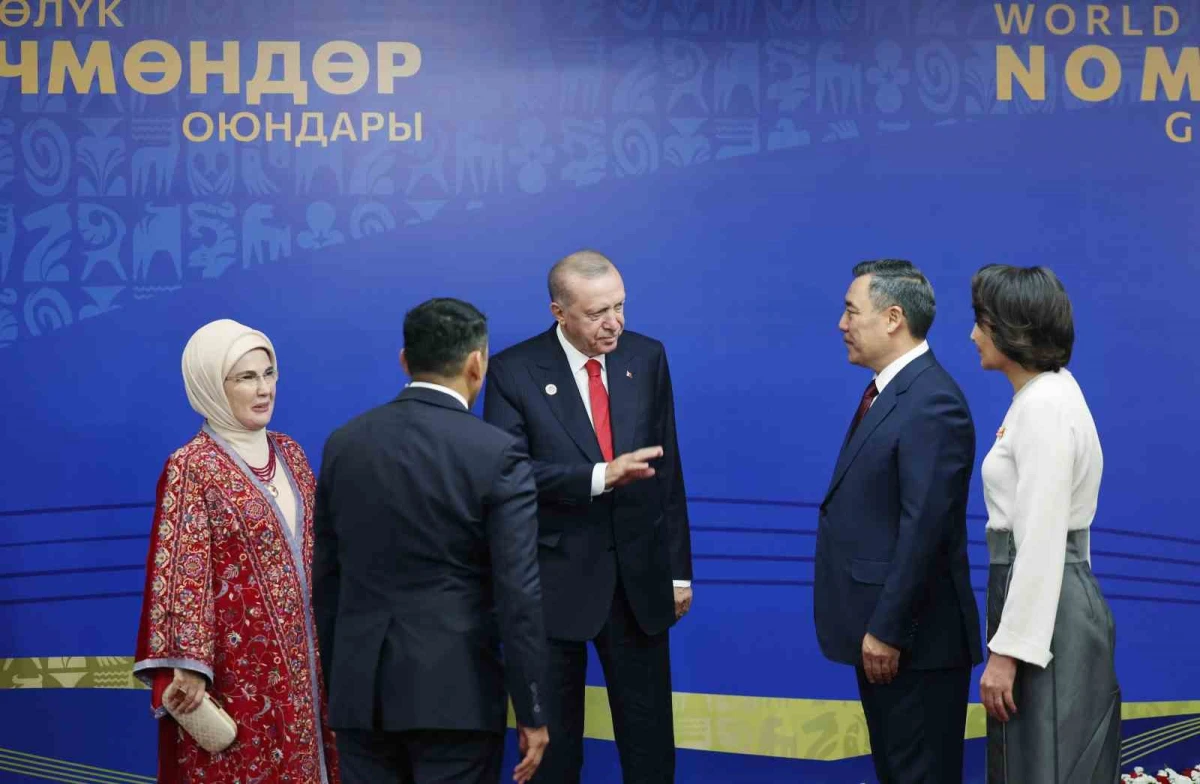 Erdoğan Bişkek Arena’da Caparov tarafından karşılandı, oyunlar başladı