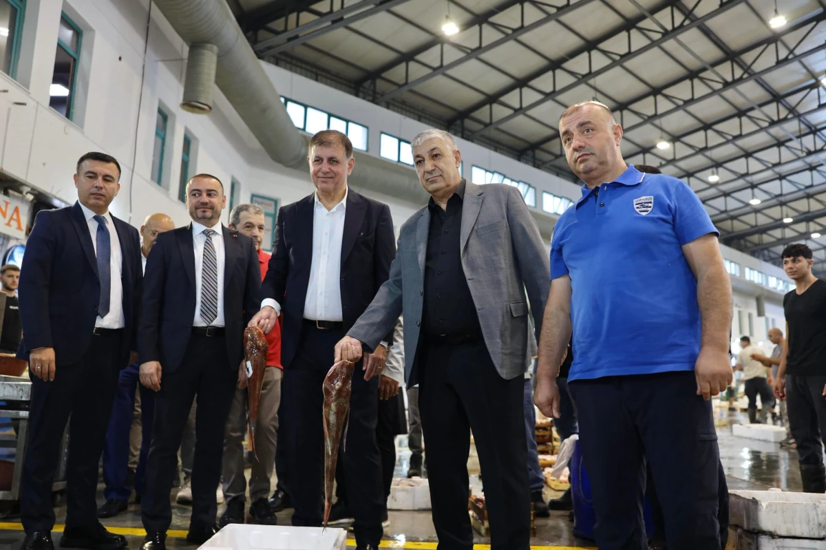 İzmir’de balıkçılık sezonu açıldı: İlk ürünler tezgâhlarda