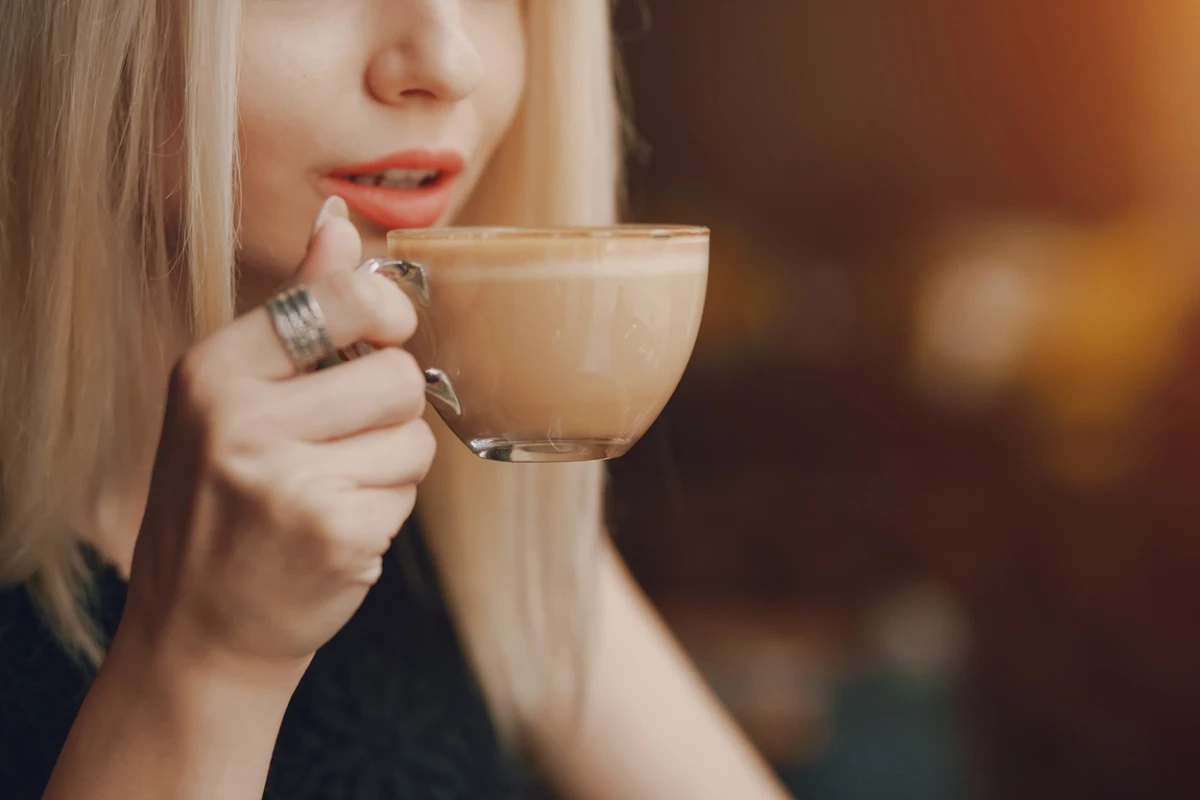Çay ve kahveyi çok sıcak içmek yemek borusunu nasıl etkiliyor?