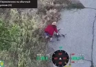 Ukraynalı yaşlı kadın Rus drone’una eliyle müdahale etti