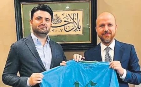 Bursaspor’dan Bilal Erdoğan’a Bursa’nın 700. yılına özel forma takdimi
