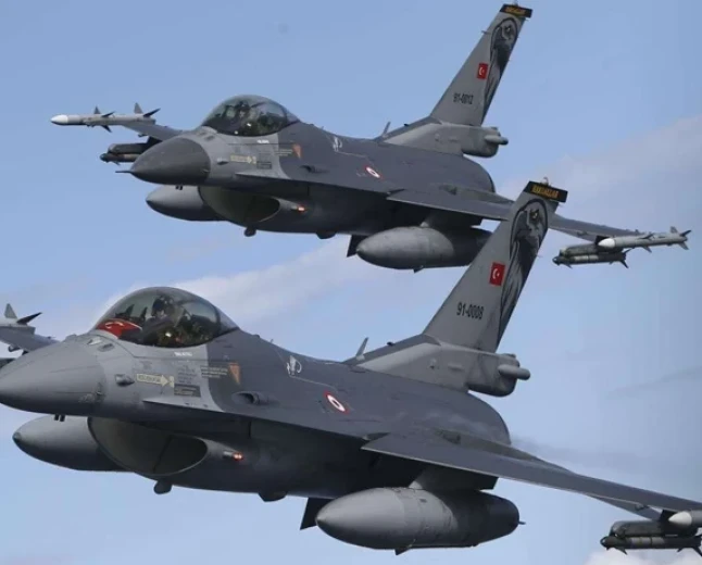 Türk F-16’ları Baltık’ta Rus uçakları için NATO alarmında havalandı