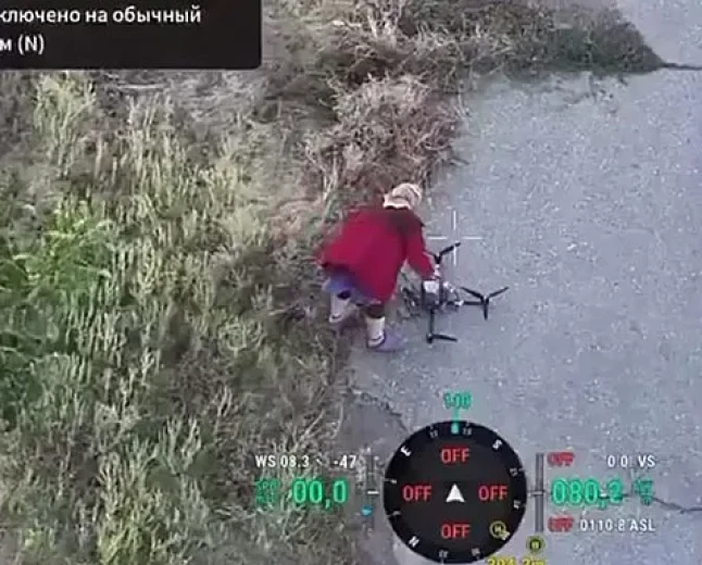 Ukraynalı yaşlı kadın Rus drone’una eliyle müdahale etti