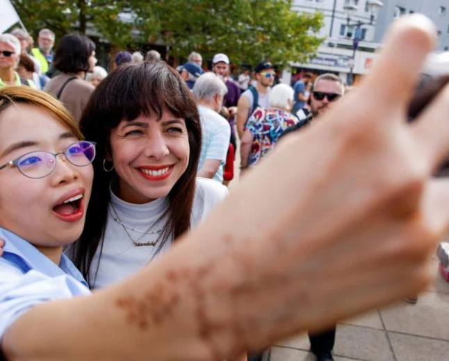 Berlin’de Sol Parti zaferi: Elif Eralp kimdir, ne vadediyor?