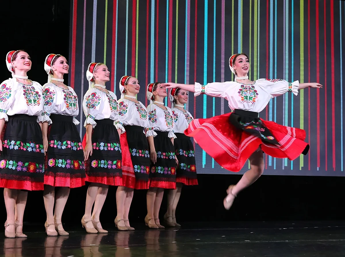 Ukrayna'da savaş ederken sahneler açık, Virsky Dans Topluluğu Mykolaiv’de