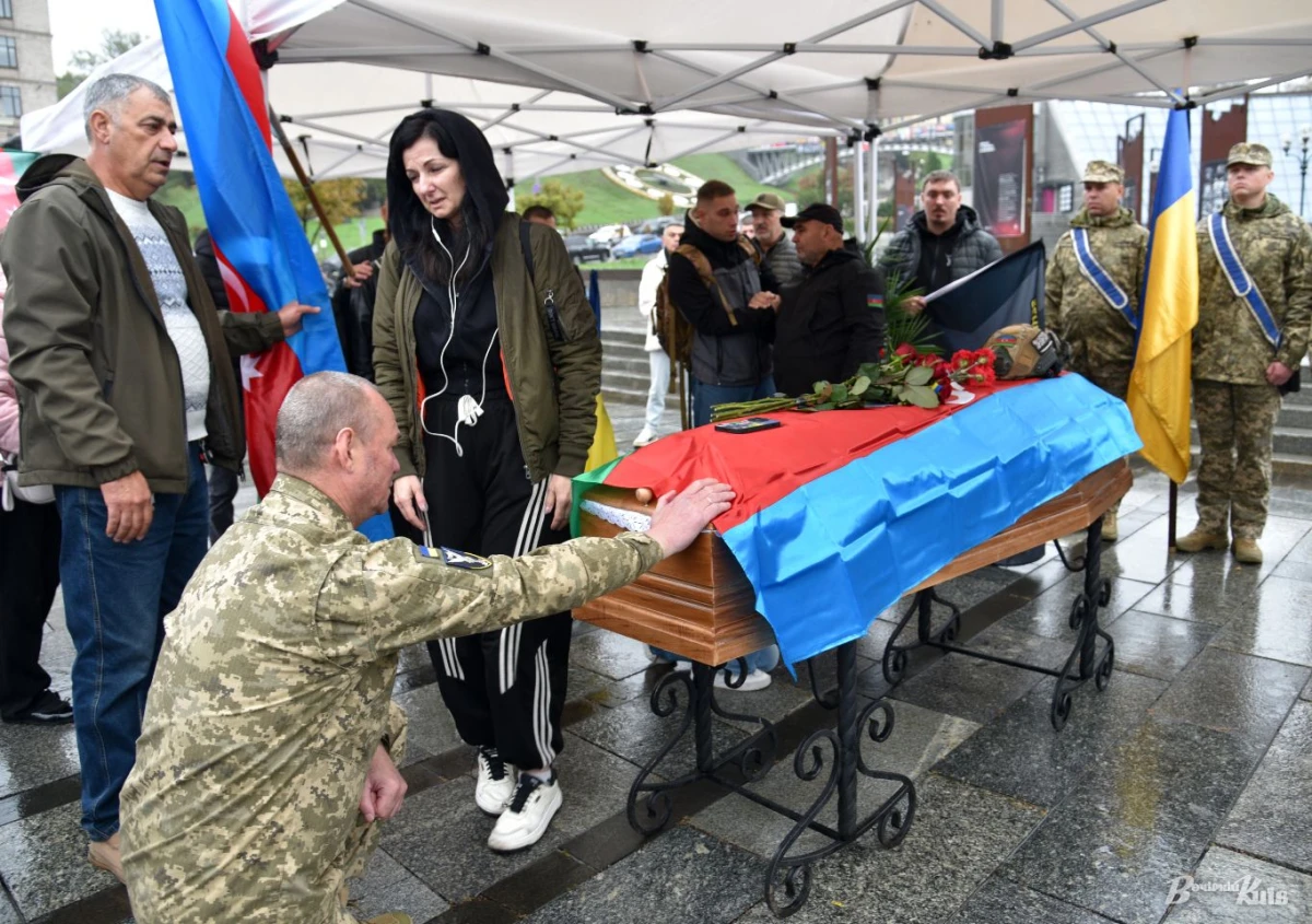 Kiev’de Azerbaycan kökenli Ukrayna askeri İlyas Abdullayev’e veda