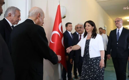 DEM Parti İmralı Heyeti Bahçeli ile TBMM’de görüştü