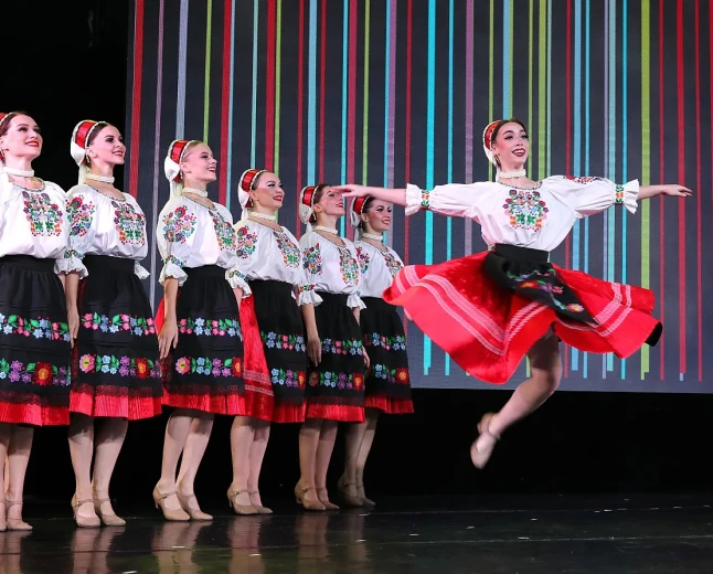 Ukrayna'da savaş ederken sahneler açık, Virsky Dans Topluluğu Mykolaiv’de